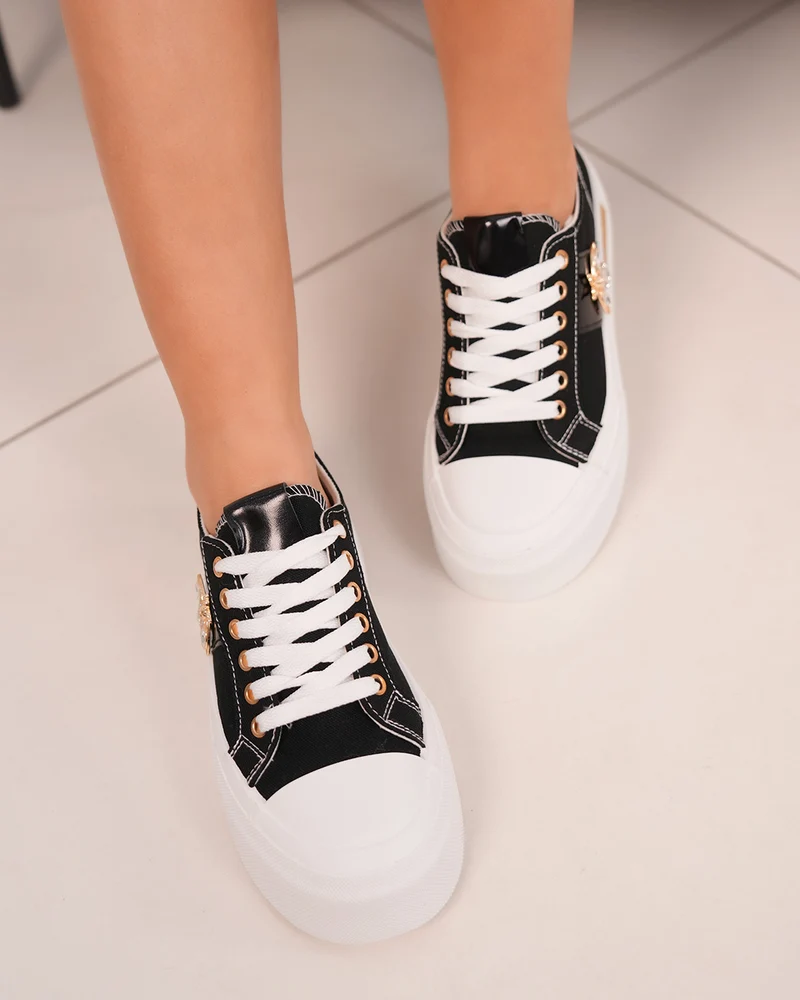 Basket noire femme avec bijoux libellule et semelle blanche épaisse