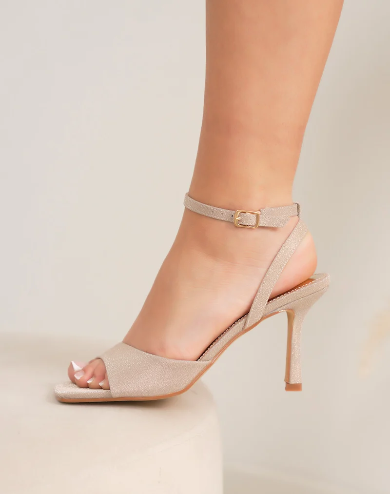 Sandales femme dorées pailletées à talon aiguille et bride fine à la cheville