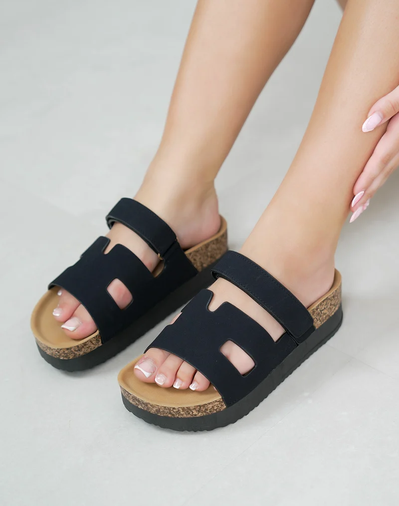 Mules femme noires en suédine à bride H et plateforme confortable