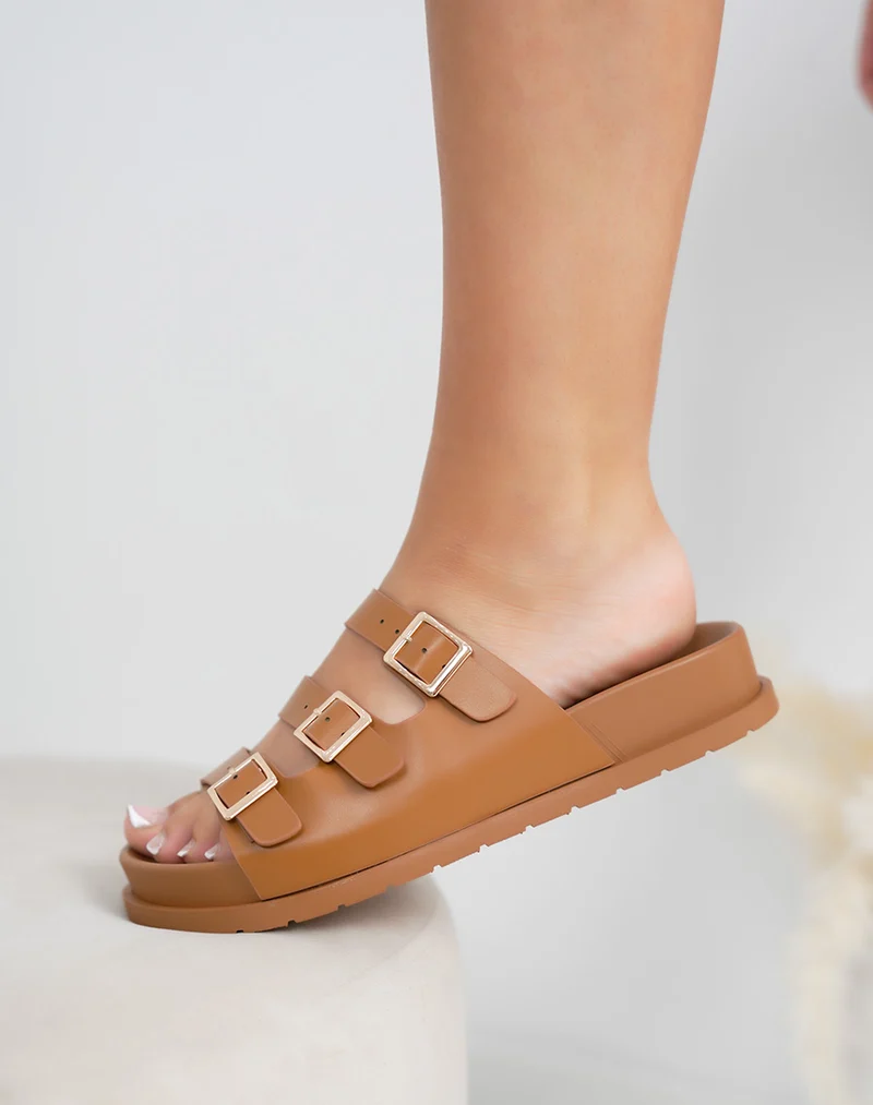 Mules femme camel tendance à brides fines et boucles dorées confortables