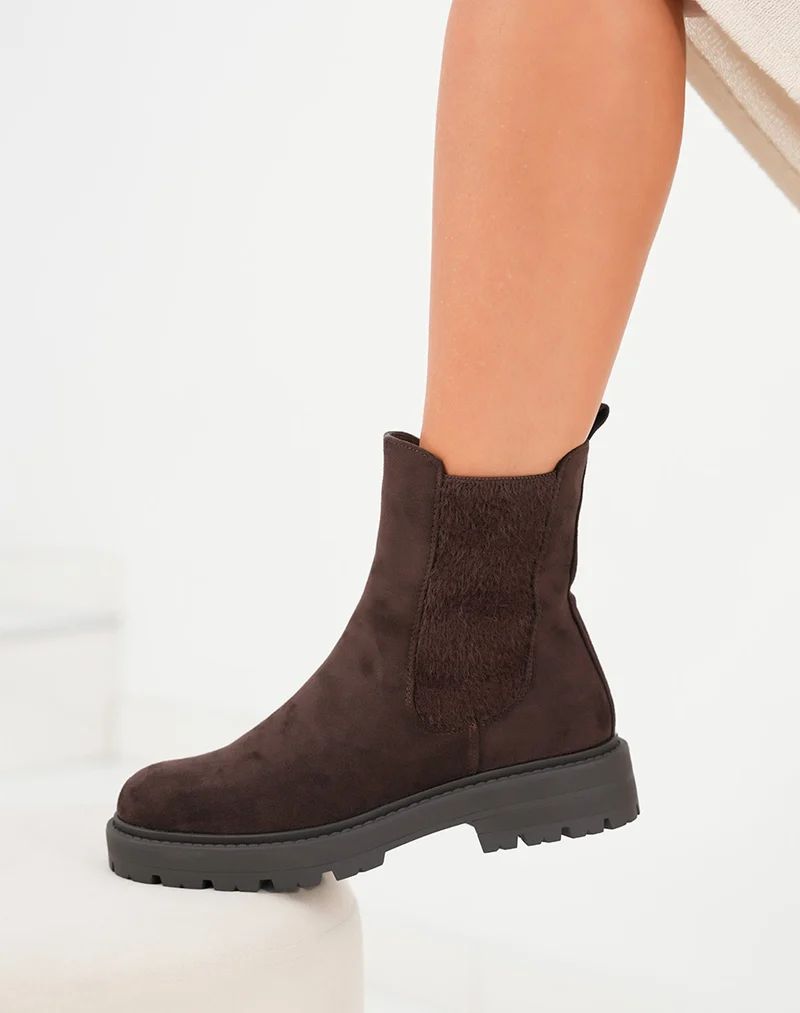 Bottines femme marron en suédine style Chelsea avec effet fourré et semelle crantée confort et style