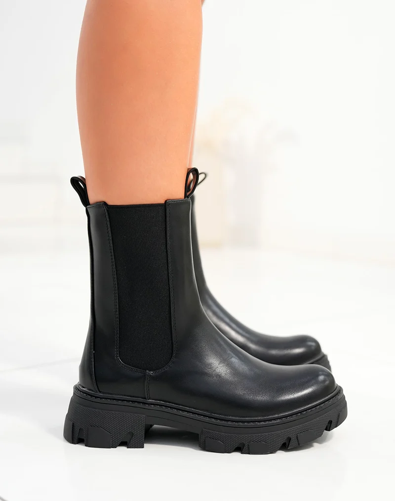 Bottines femme noires montantes style Chelsea avec semelle crantée