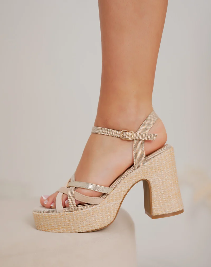 Sandales femme beige en suédine à brides croisées et talon effet tissé