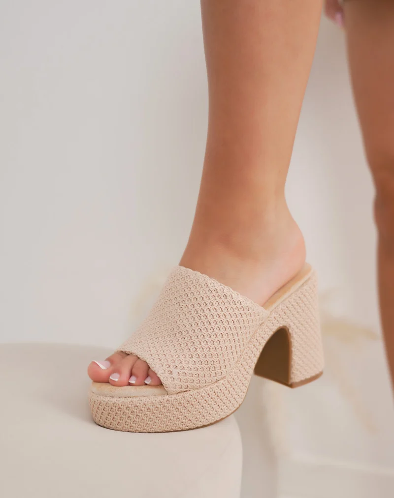 Mules femme à talon haut et plateforme en tissu beige tressé