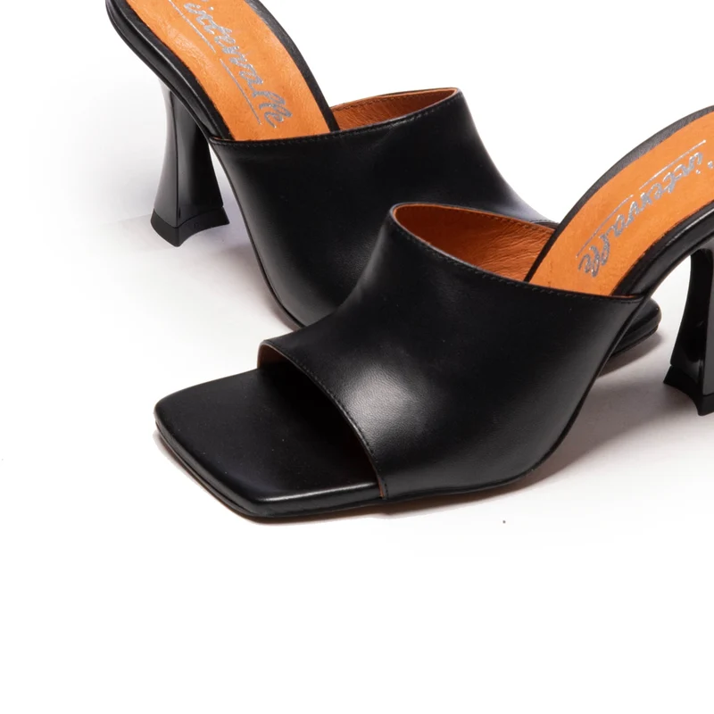 Cythera Black Leather