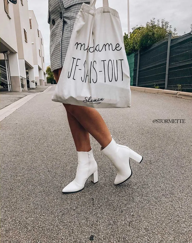 Bottines blanches à talons carré et à bouts pointus