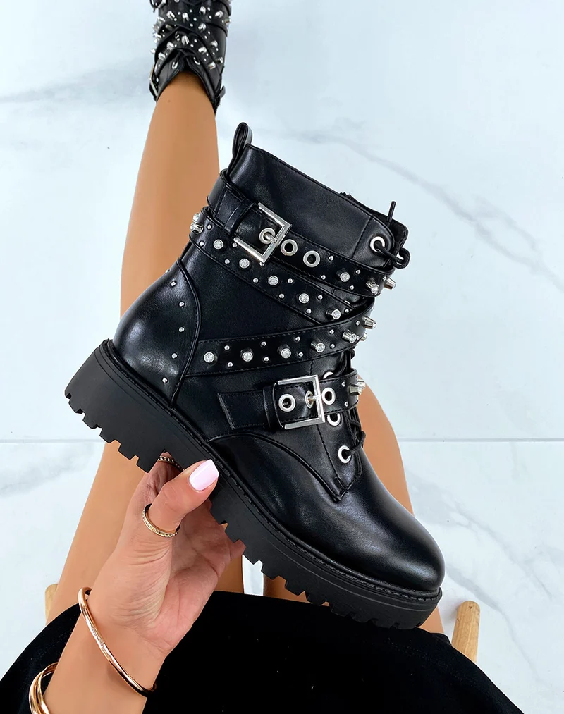 Bottines noires à lacets et multiples sangles décorées