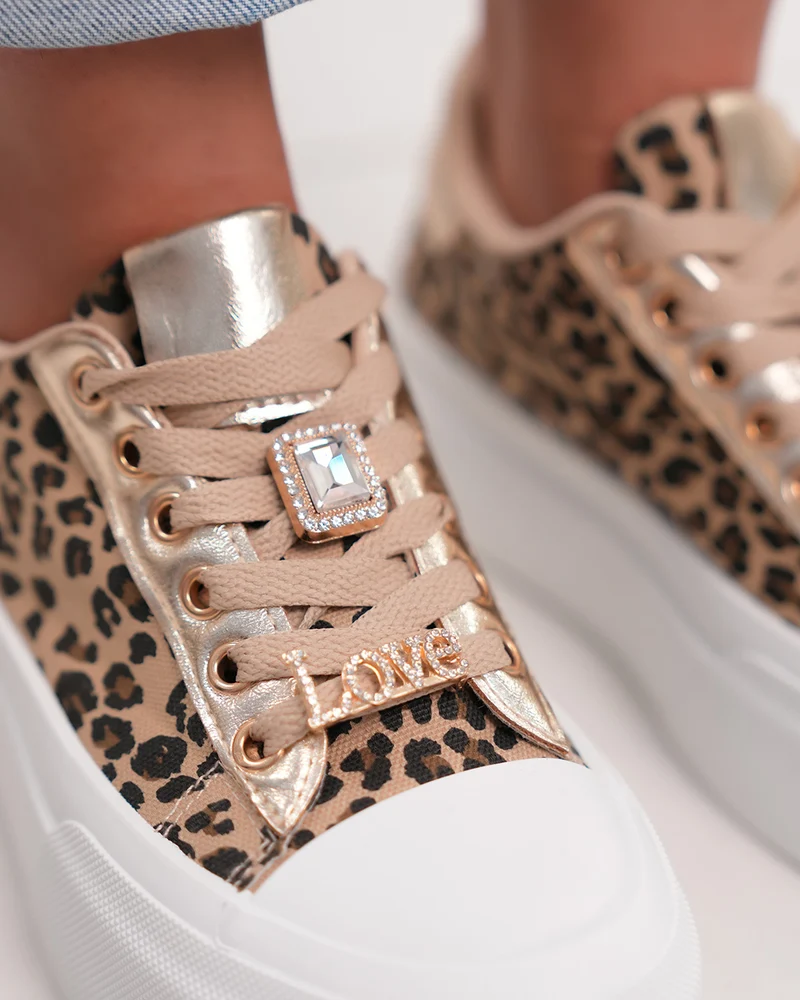Basket femme léopard chic avec détails dorés et plateforme tendance
