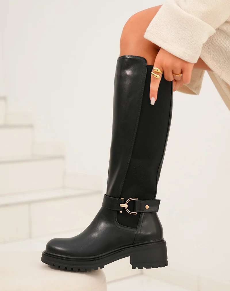 Bottes femme noires hautes avec lanière dorée et semelle crantée