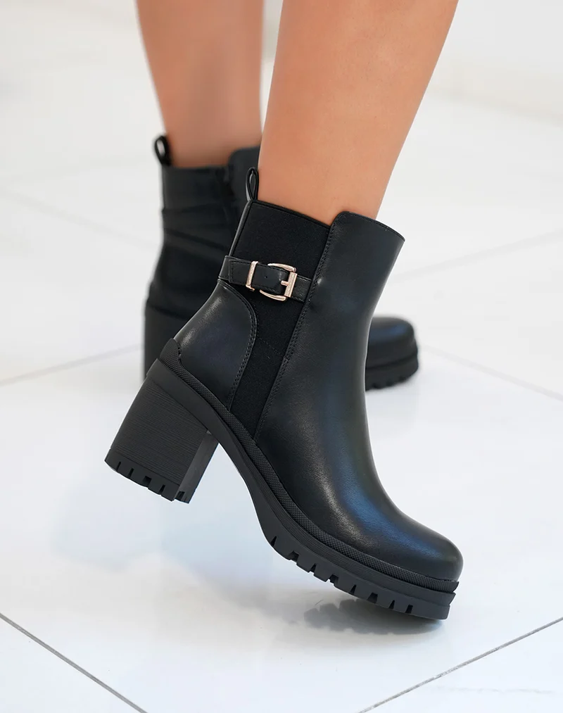 Bottines femme noires à talon avec lanière dorée et semelle crantée