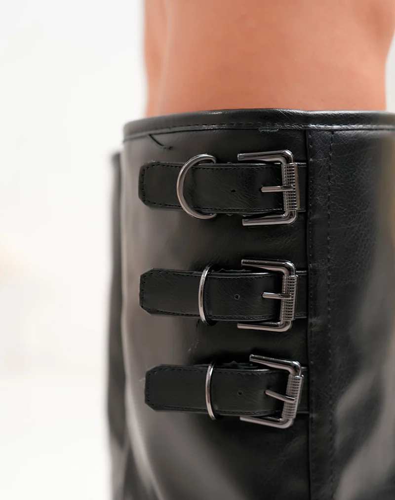 Bottes noires à talon carré et bout pointu