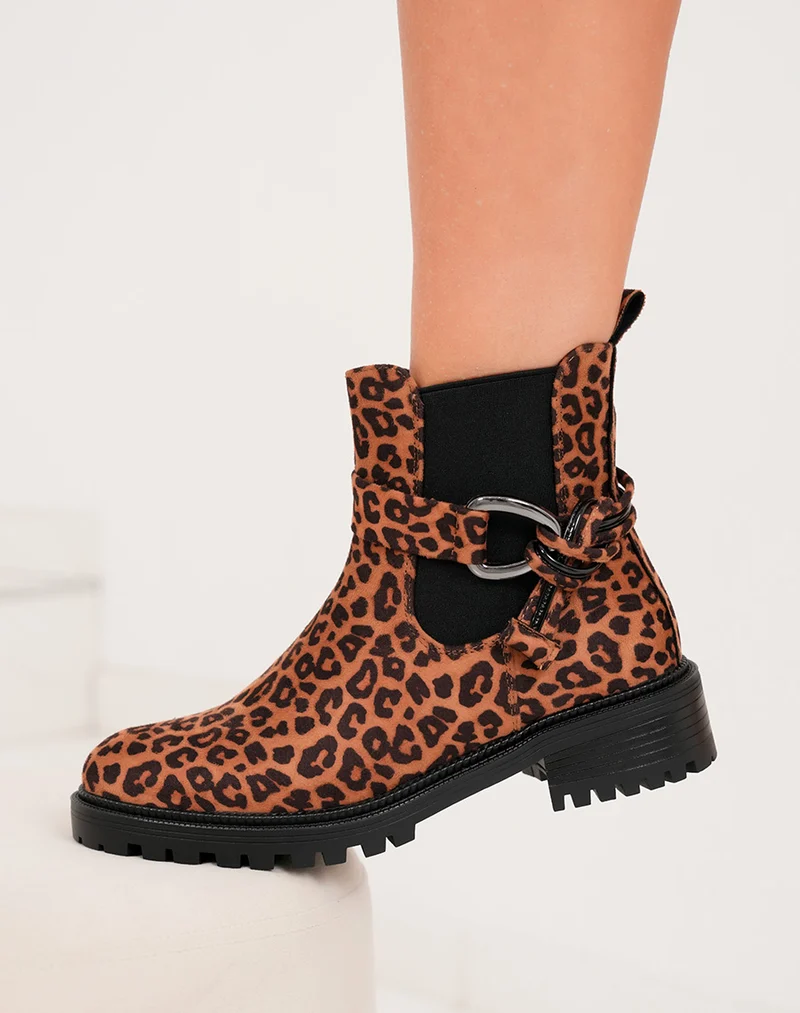 Bottines basses femme léopard bi-matière avec boucle et semelle crantée