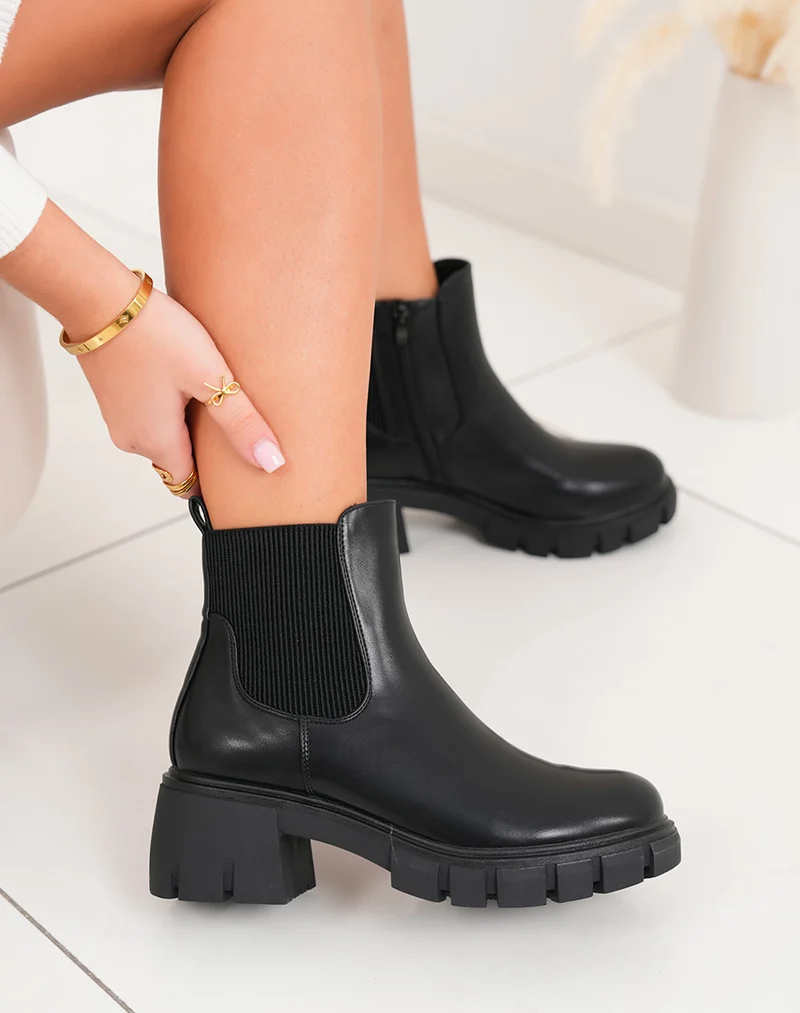 Bottines basses noires à semelle crantée