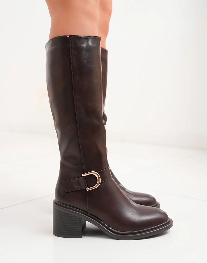 Bottes femme marron à petit talon avec boucle dorée