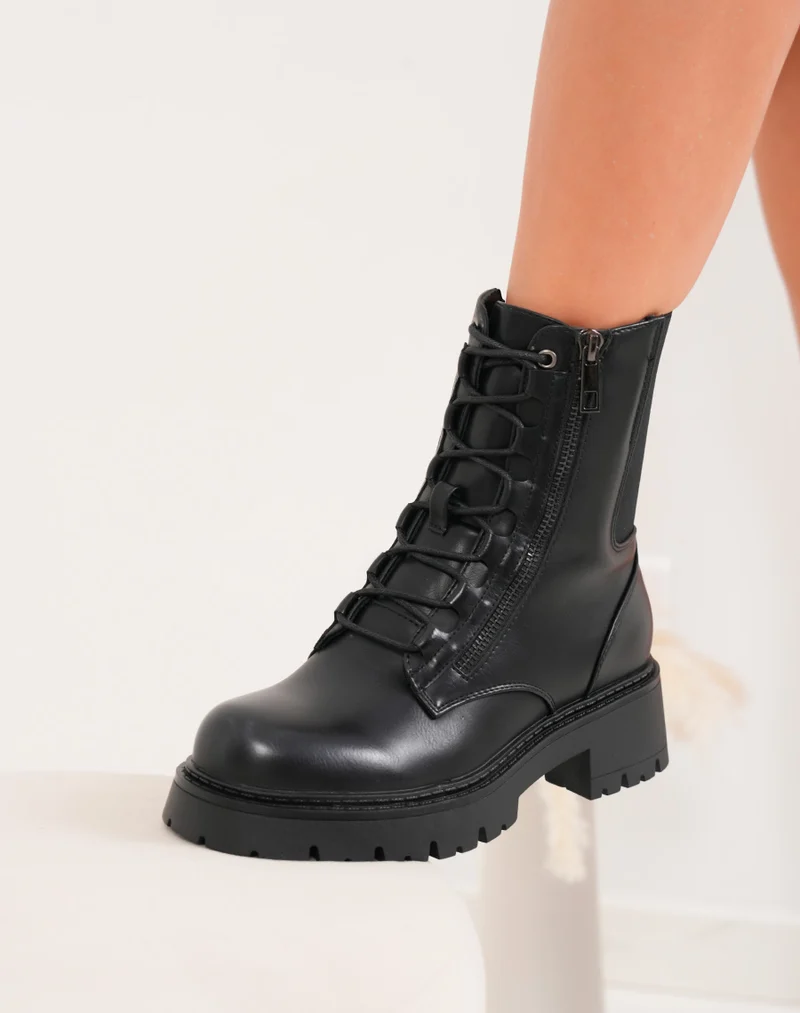 Bottines femme noires à lacets et zip avec plateforme crantée