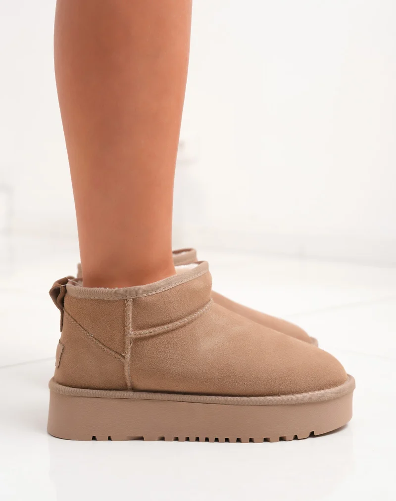 Bottines femme basses en cuir taupe fourrées avec plateforme