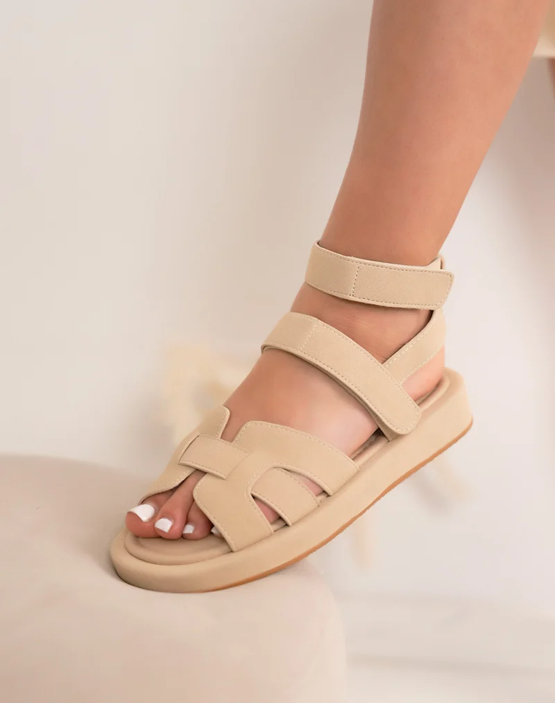Mules femme beige en suédine avec bride cheville – semelle plateforme