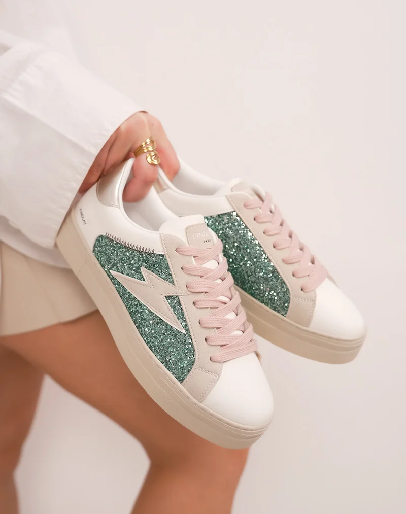 Baskets femme blanches à paillettes vertes et motif éclair en suédine beige
