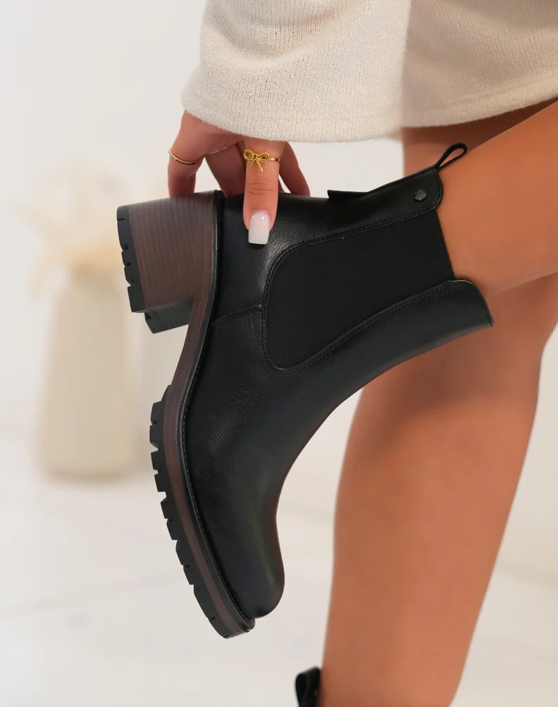 Bottines femme noires élégantes avec semelle marron et détail élastique