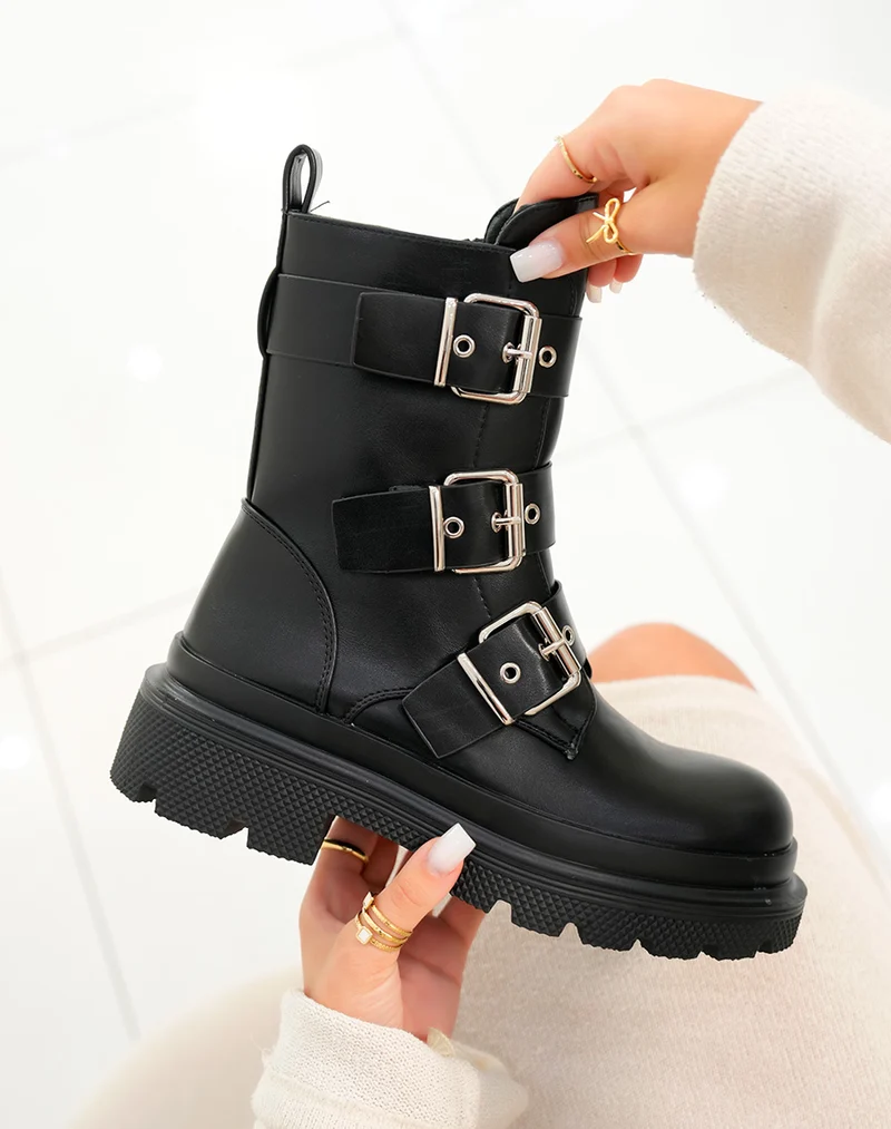 Bottines femme noires à sangles épaisses avec détails argentés semelle crantée