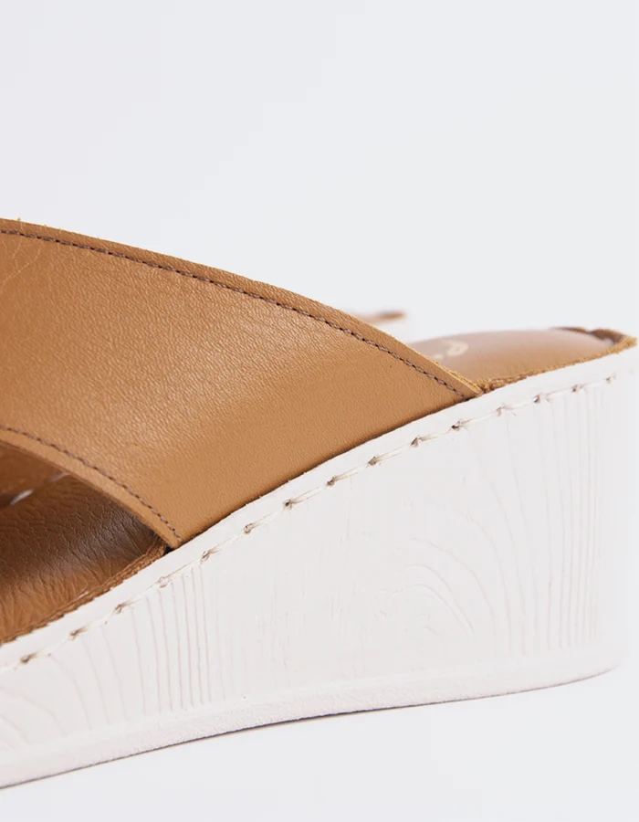 Govina Tan Leather