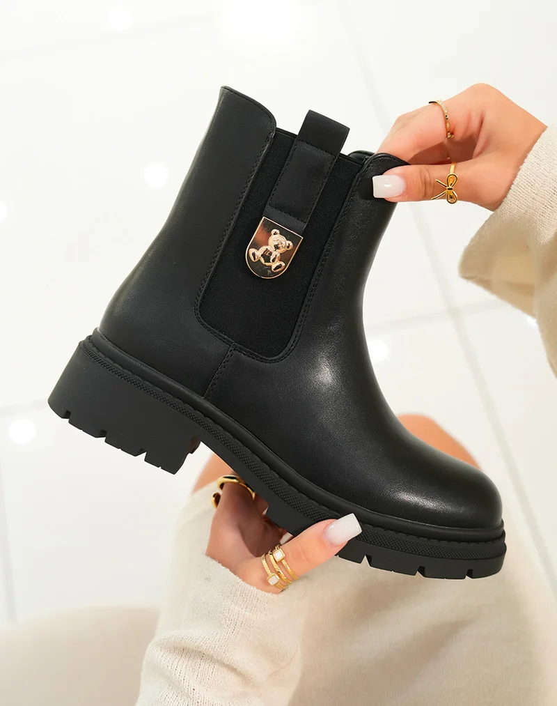 Bottines femme noires avec détail ourson doré et semelle crantée