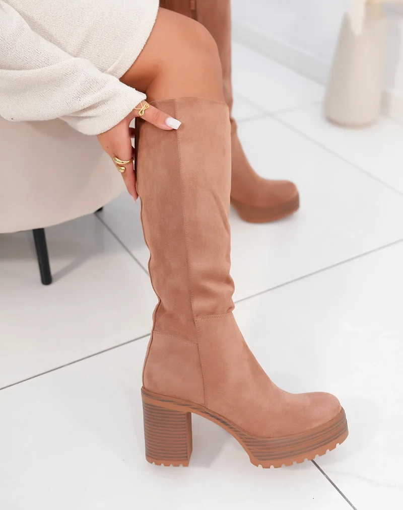 Bottes femme en suédine camel avec talon de 9 cm et plateforme crantée