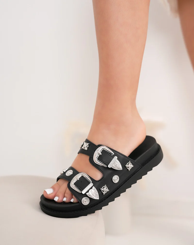 Mules plates femme noires tendance avec détails argentés ajustables