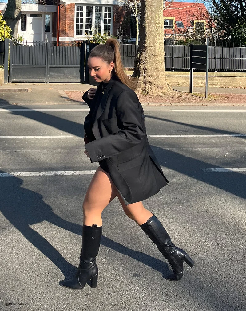 Bottes noires à talon style santiags