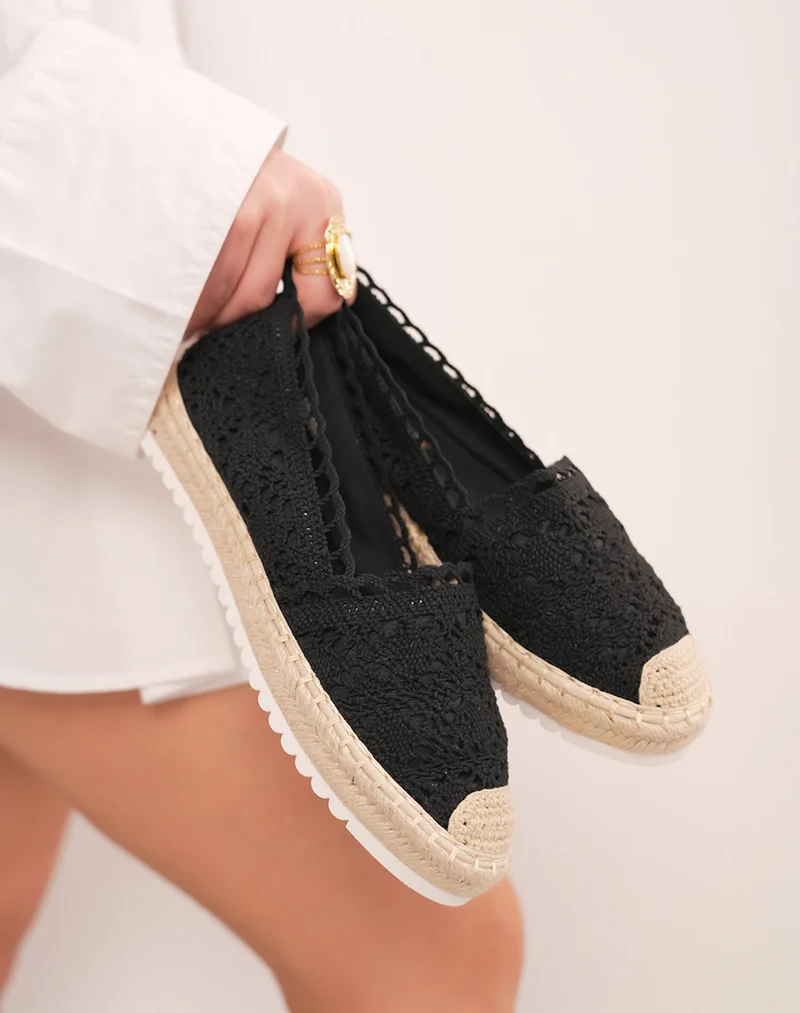 Espadrilles femme noires élégantes en dentelle avec semelle en jute tressée