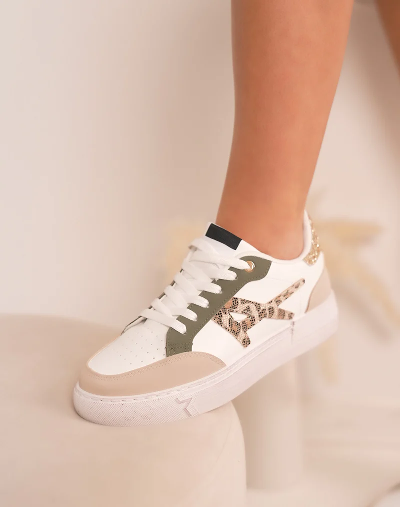 Baskets femme blanches tendance à motif léopard et détails kaki