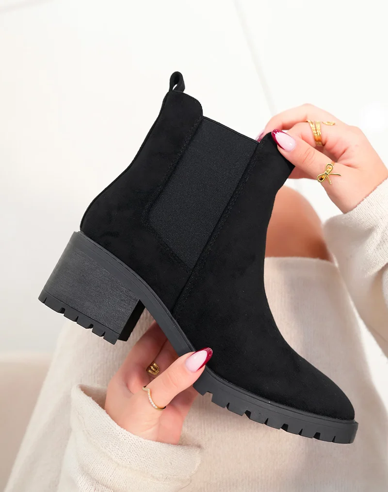 Bottines noires femme style chelsea en suédine