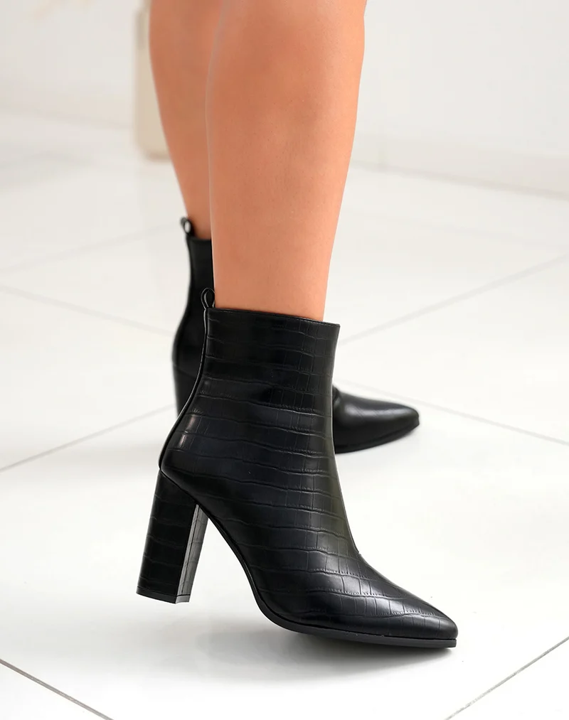 Bottines noires effet croco à bout pointu à talon