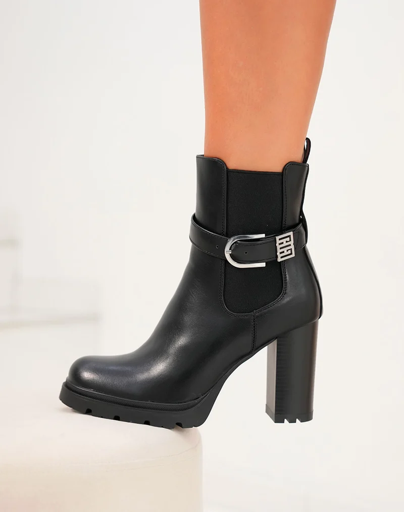 Bottines noires à talon à boucle argenté