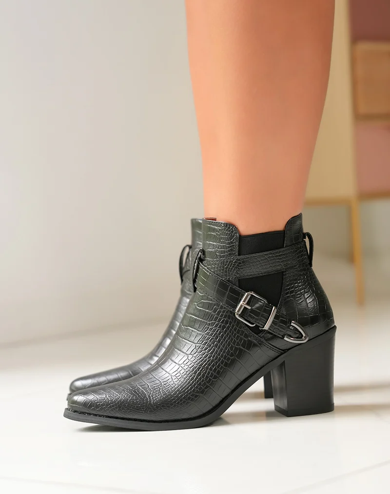 Bottines noires à talons effet croco