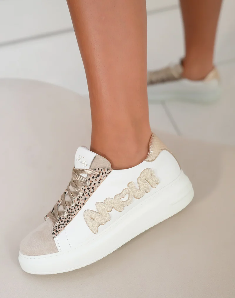 Basket femme blanche tendance avec inscription Amour et détails dorés