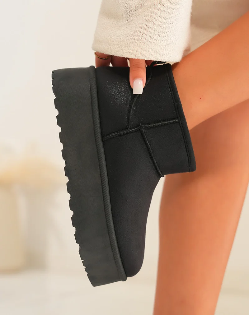 Bottines femme noires tendance avec grosse plateforme et intérieur fourré
