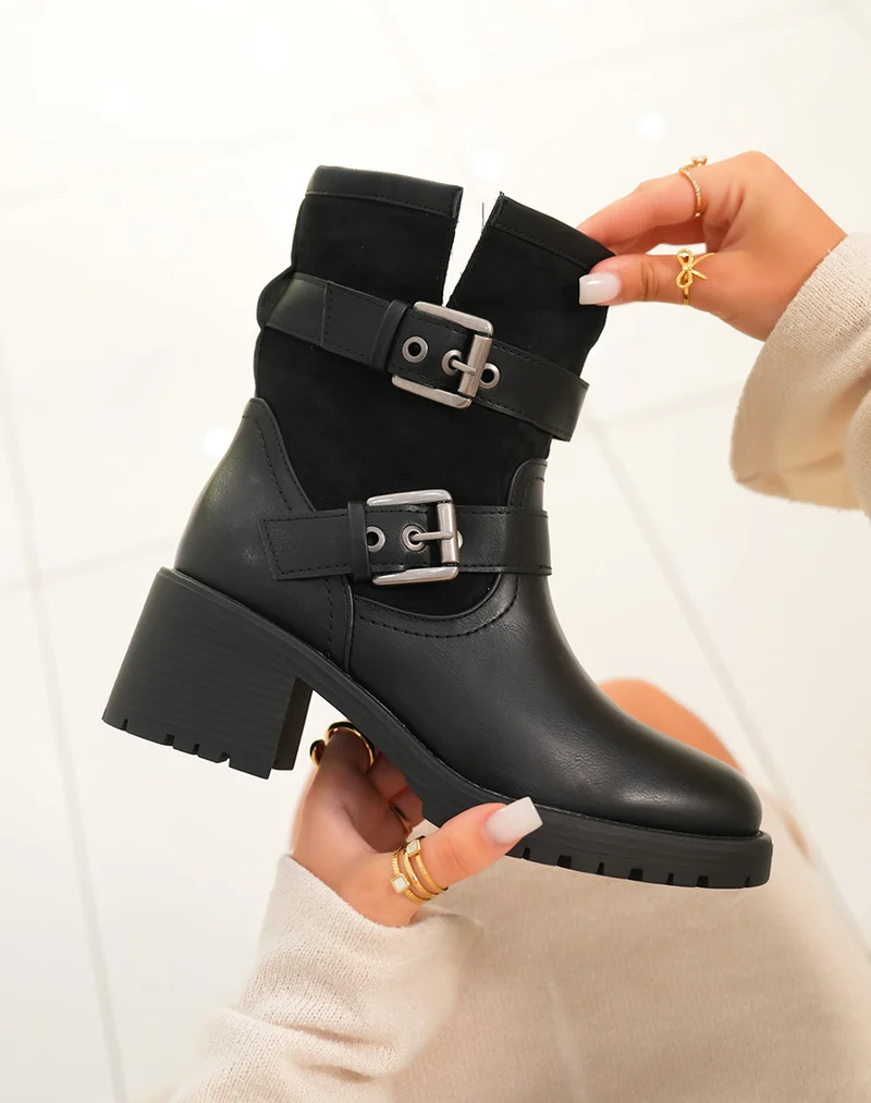 Bottines femme noires avec sangles et détails argentés semelle crantée
