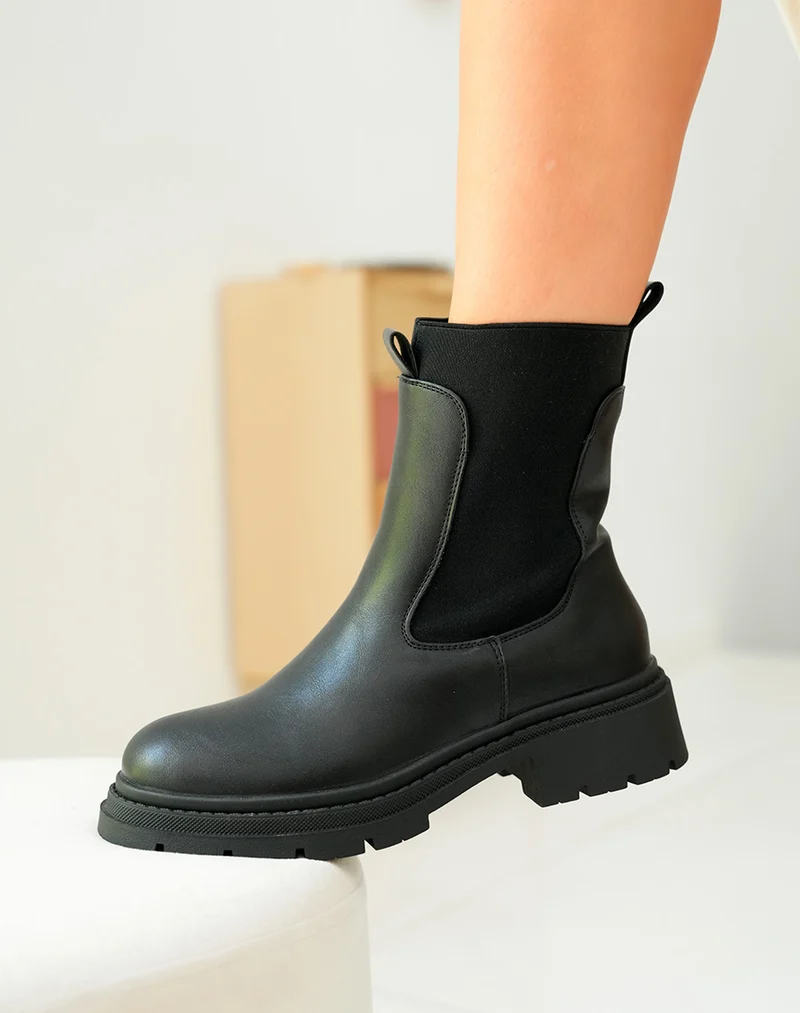Bottines Chelsea Noires Femme à Semelle Crantée