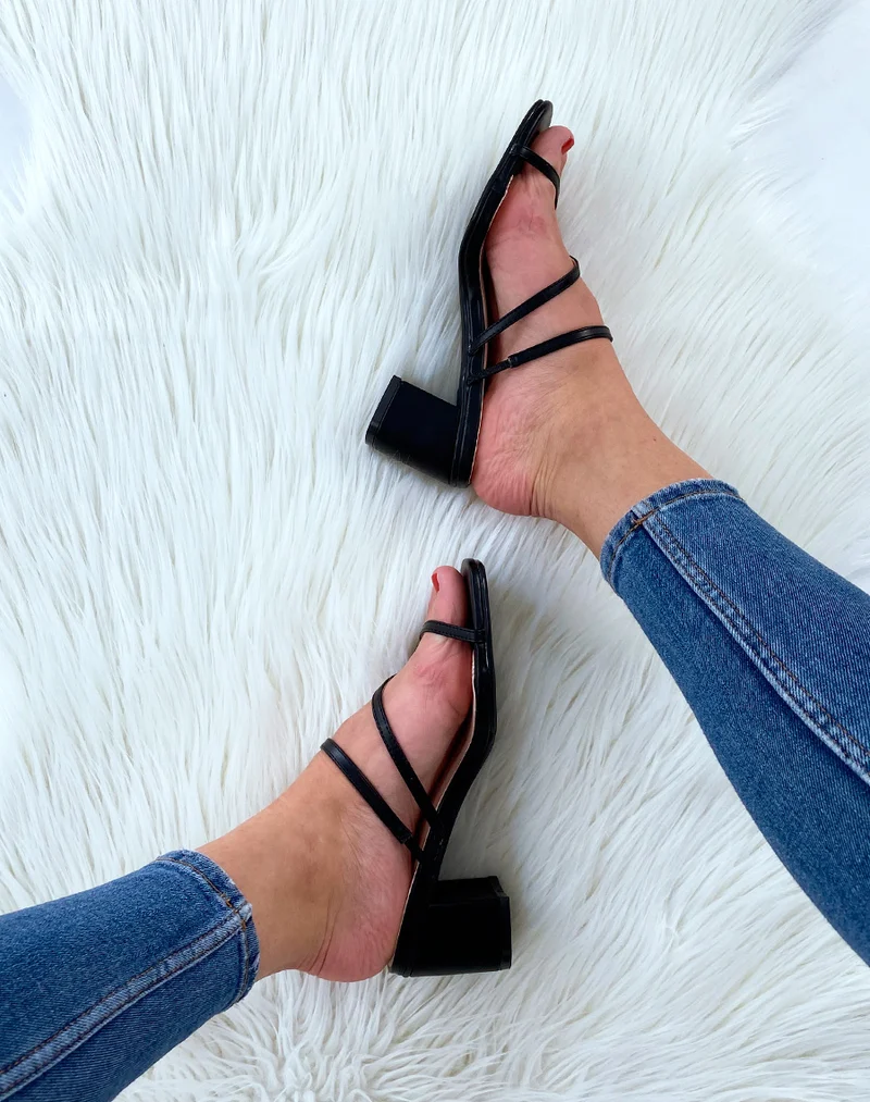 Sandales ouvertes noires à talons