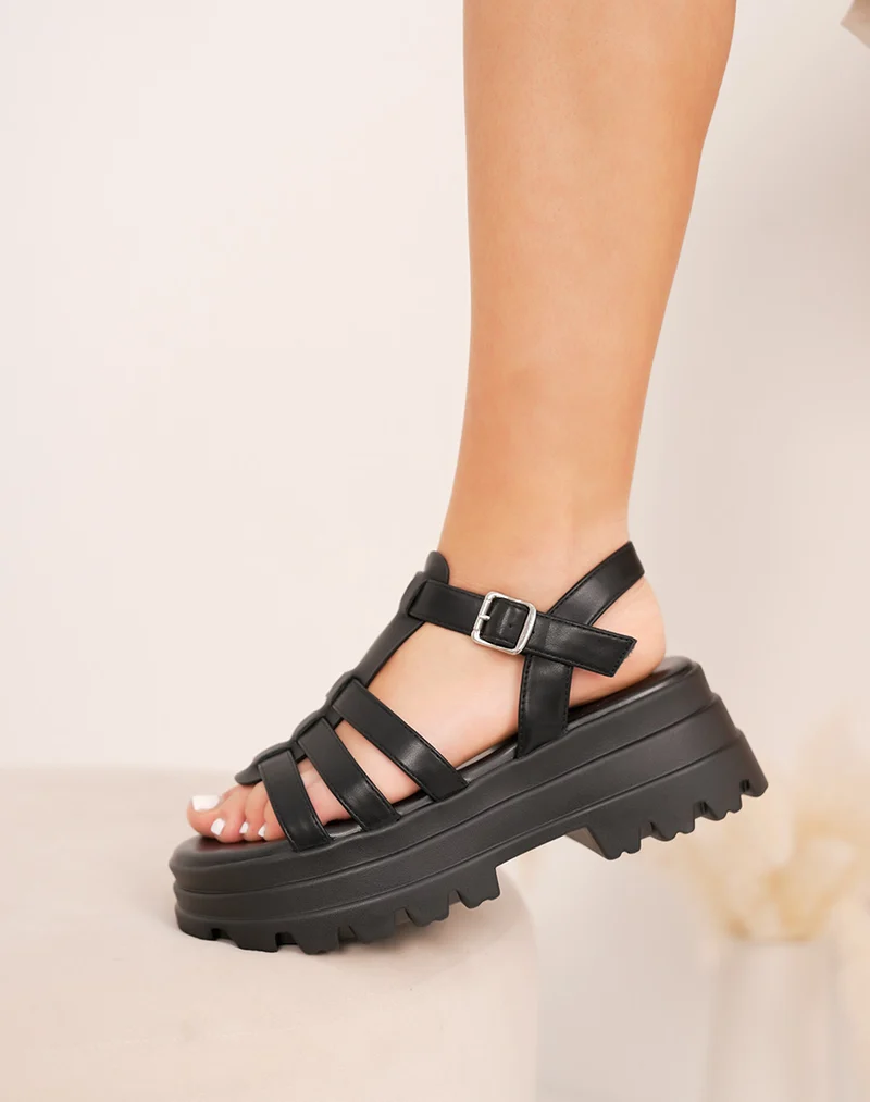 Nu-pieds femme noirs à triple bride tendance avec semelle crantée plateforme