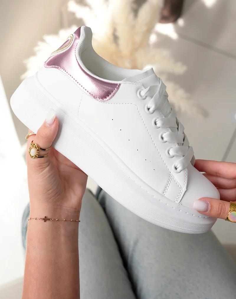 Baskets femme blanches tendance avec empiècement rose irisé et détail cœur doré