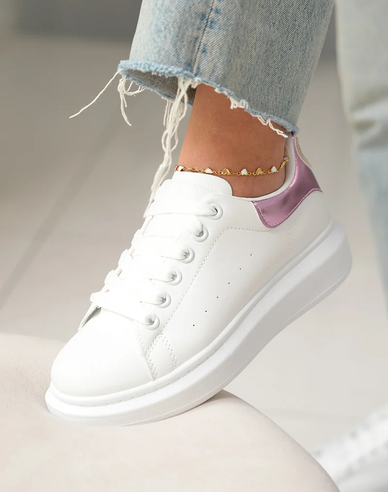 Baskets femme blanches tendance avec empiècement rose irisé et détail cœur doré