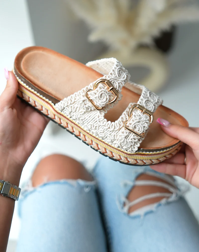 Mules Beige Brodées à Double Sangle et Plateforme Aztèque – Sophistication