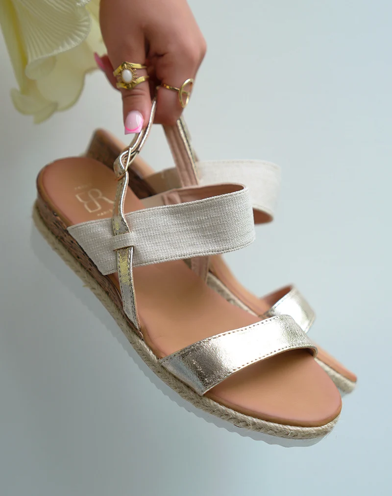 Sandales compensées femme beiges élégantes avec bride dorée et bride épaisse en tissu