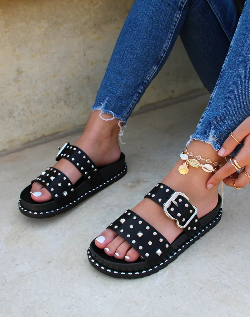Sandales cloutées noires à boucles