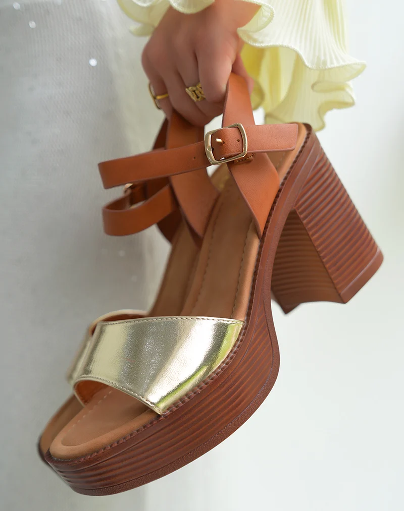 Sandales femme à bride dorée et lanière ajustable camel avec talon épais