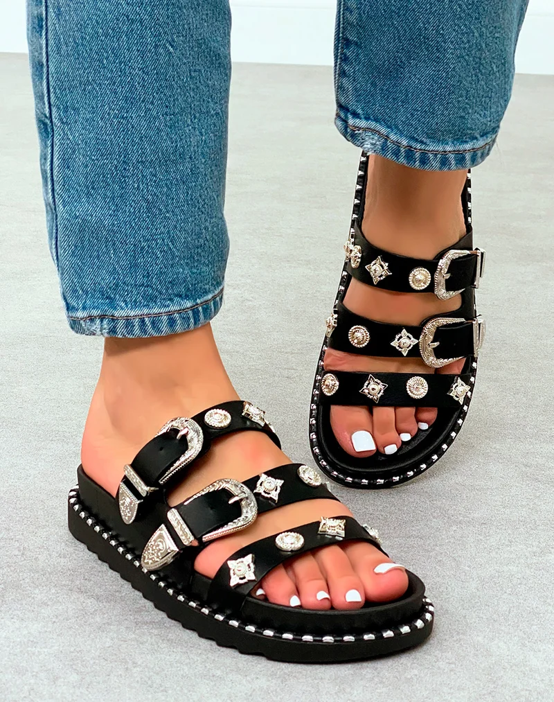 Mules Femme Noires Cloutées avec Triple Brides Bijoux Argentées et Plateforme Tendance