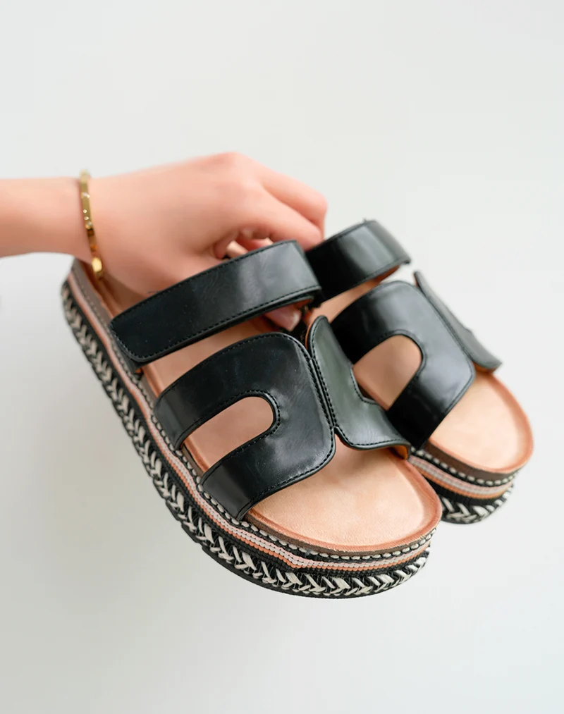 Sandales Mules Noires à Plateforme avec Motif Aztèque – Confort Ethnique Chic