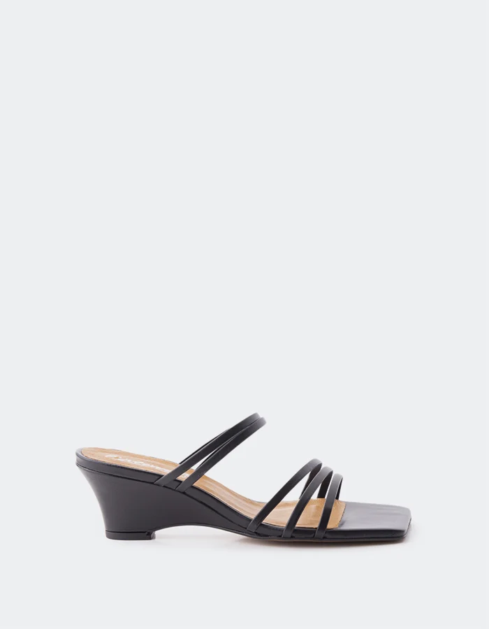 Muelle Black Leather